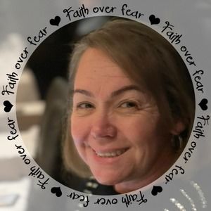 Meet your Posher, Larissa